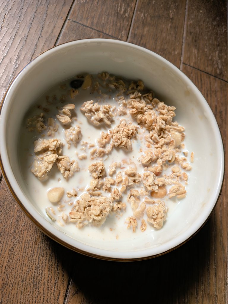 77OTRC's tweet image. 今朝はシンプルにシリアル＆豆乳で

#菜食 #plantbased