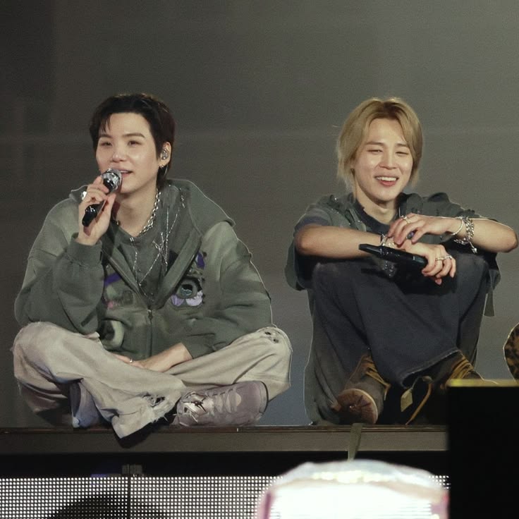 ly 🪭 vai ver THE ROSE E BTS tweet media