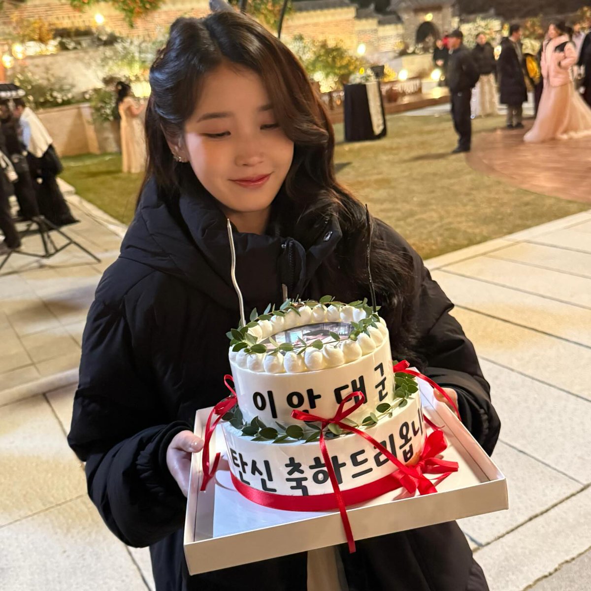 6화 비하인드💃🕺💍🎆@/
자고 일어났더니 자가한테 액기스 사진들
한 발 늦었다..