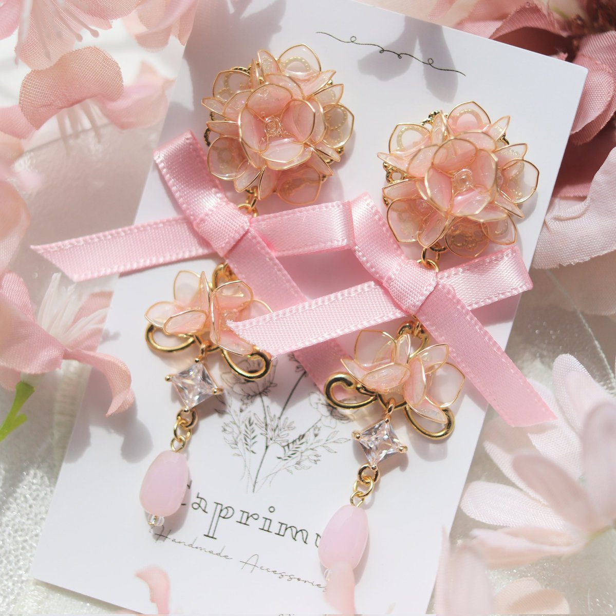 Caprimu_flower's tweet photo. おはようございます☀

本日21時からminne販売会⚘˖*
オープン前からたくさん見ていただきありがとうございます

晴れたので紫陽花たちも撮り直しました📷️✨
まとめて載せちゃう…… ﾍ(*¨)ﾉ https://t.co/aKdmXAi0Ob