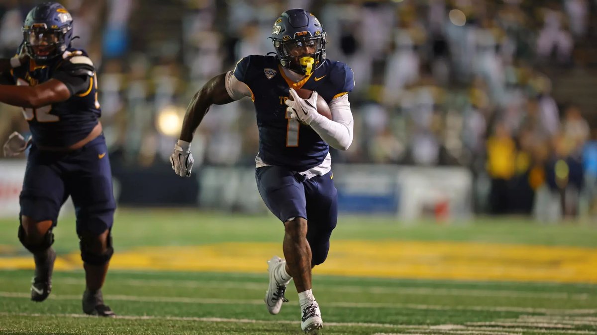 NYJetsTFMedia's tweet image. The #Jets are signing RB Chip Trayanum as a UDFA, per @RichCimini

Trayanum rushed for 1,015 yards &amp;amp; 12 TDs last season at Toldeo. He's 5'11" 235 lbs &amp;amp; has also played for Arizona St, Ohio St, &amp;amp; Kentucky.  He's 24 years old