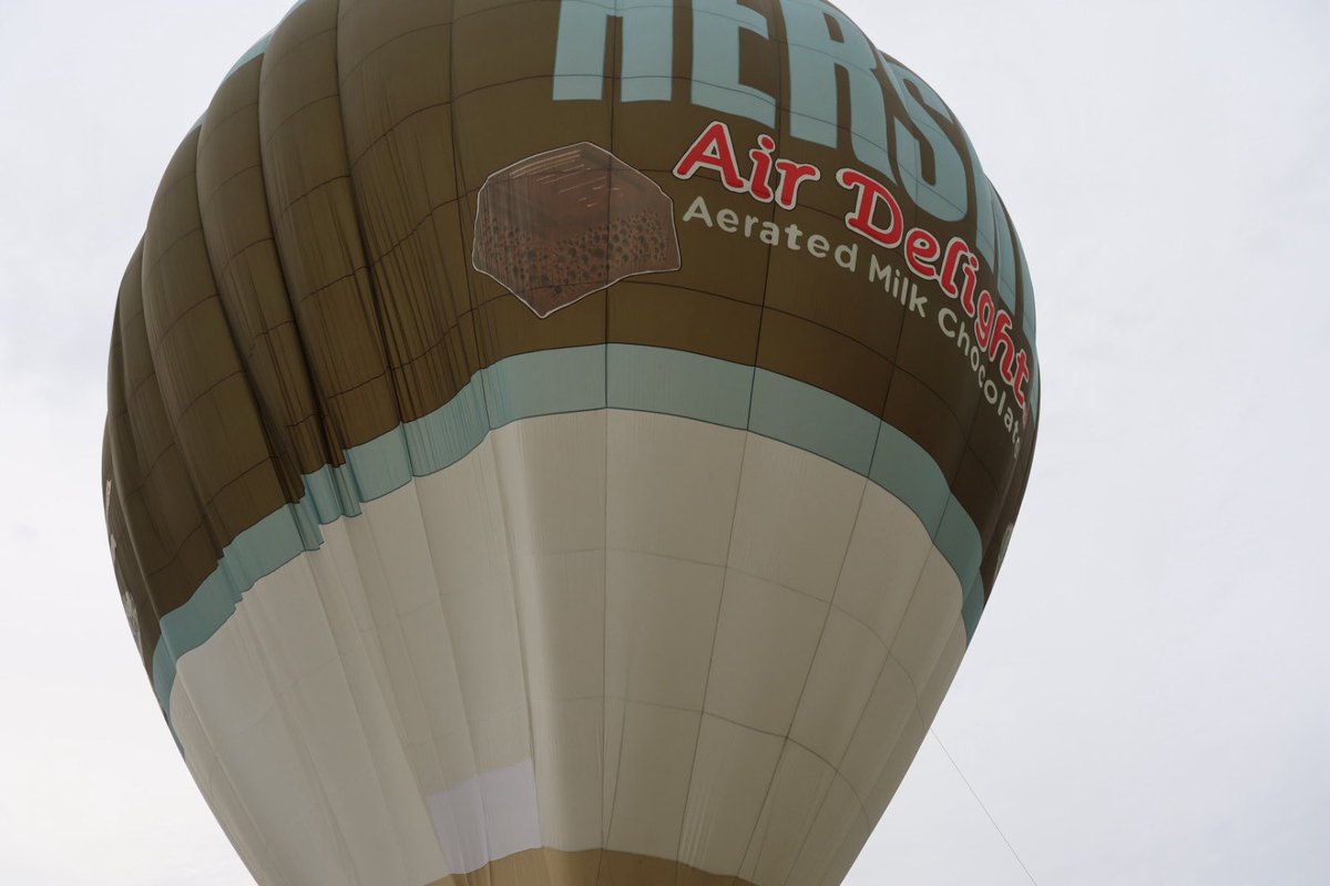 Jupiter_Hadley's tweet image. My cousin owns a hot air balloon, so today we went up in a hot air balloon (gifted, I think!) #balloon #hotairballoon #sky