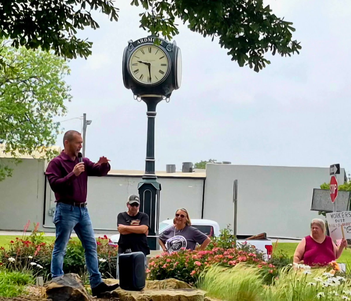 TroyWGreen's tweet photo. Congratulations 🎊 Carter County Democrats on 52 consecutive weeks of protests and rallies. Your message is resonating and changing the narrative. 

#troygreenforsenate #TogetherWeRise #NoKings #ardmoreoklahoma #cartercountydems https://t.co/sptuLHmsap