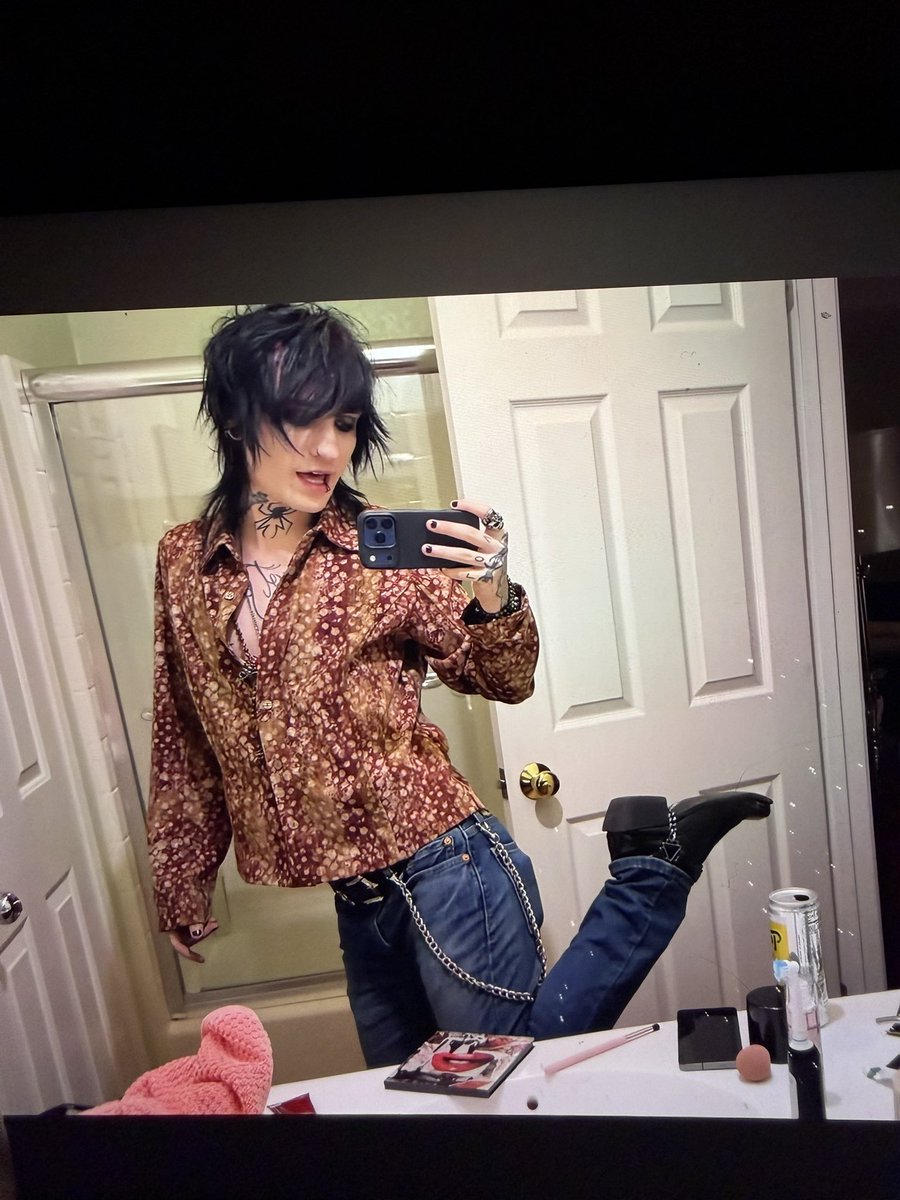 emma misses johnbohn tweet media