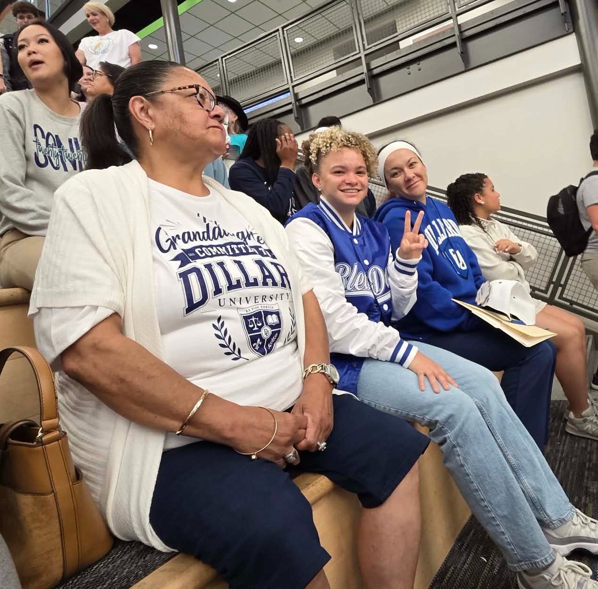 UrijahPointGod's tweet photo. 🦈#22 Officially Signing out 
AGTG !!!✌️
@SouthsideGBB @TristyanG @ShannonBelt3 @MikeCoppage1 @eric_narcisse @_DillardWBB @LBR_Basketball @DamonFlugence https://t.co/jctU2WzL6L