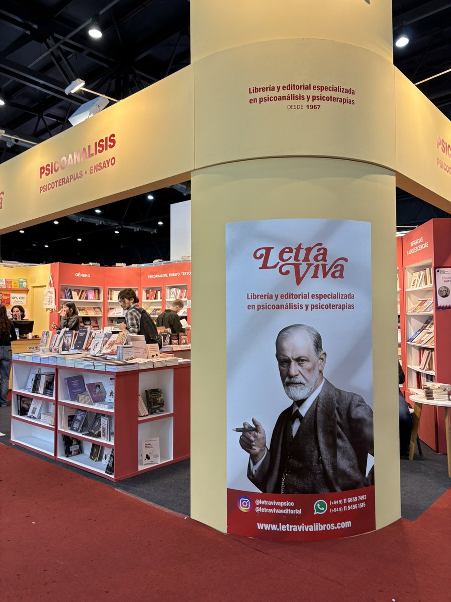 botdefreud's tweet photo. Visitando el stand de @letravivapsico en la @ferialibro_ba https://t.co/66FPGPFbpS