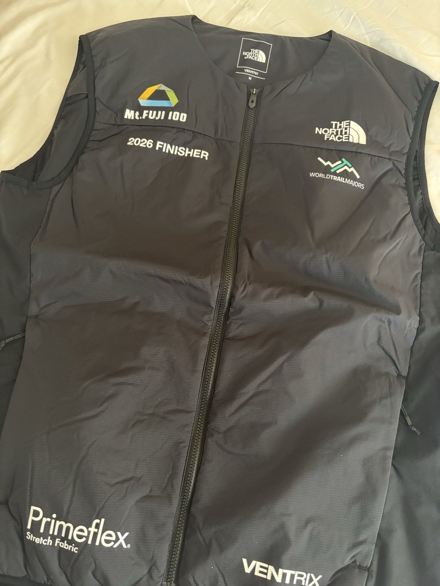 unagitoseiro's tweet photo. FUJI100とFinisher’sVest
31時間半完走

トレラン始めて3年越しの目標達成◎
直前の捻挫で下りはほぼ歩き
目標タイムも途中から完走に切り替え
思い通りに行かないのもまた100mileか

これでしばらく大会からは離れるかな🫡 https://t.co/XtcRjdbTYG