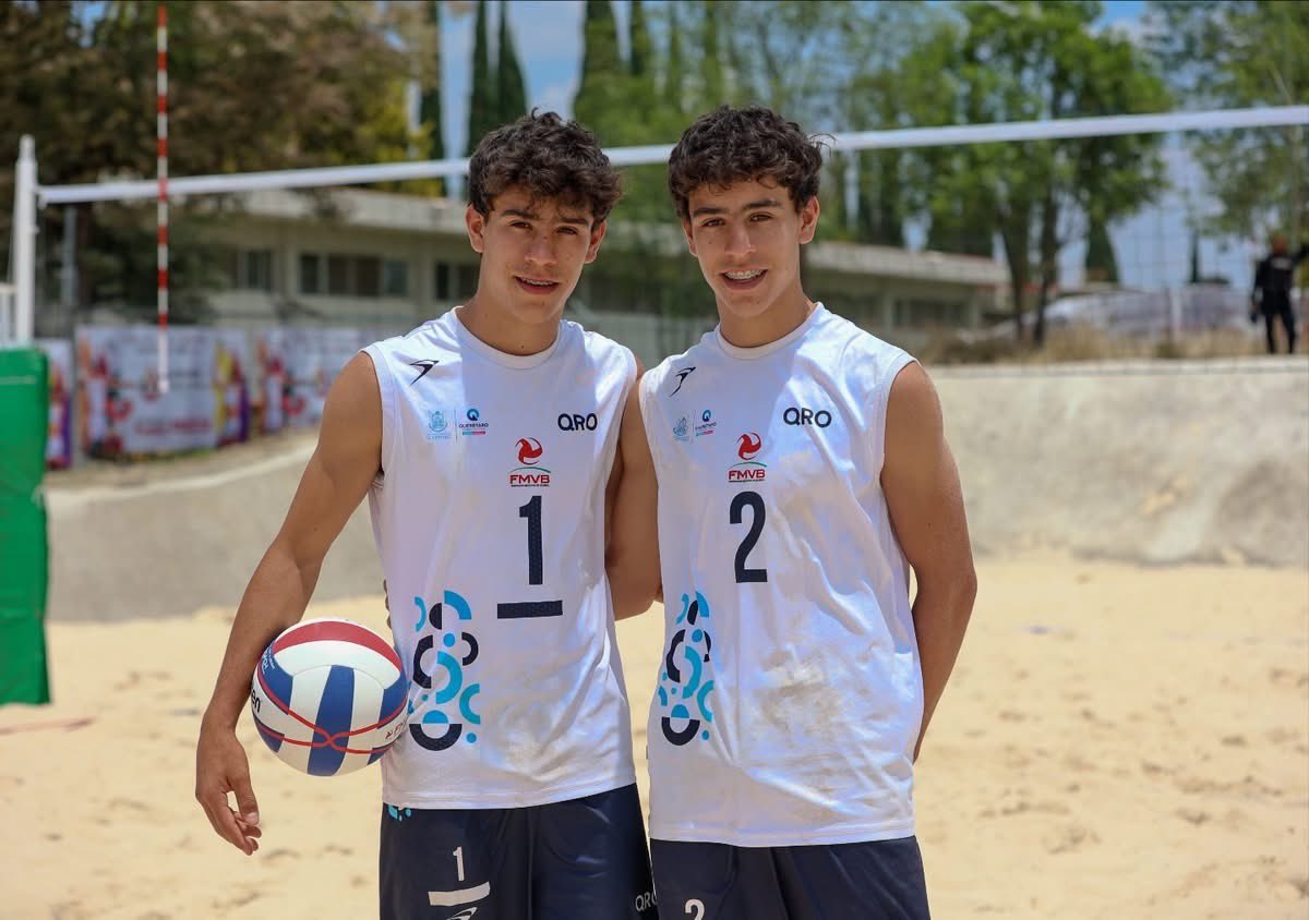 Indereq_'s tweet photo. #ON26🇲🇽- ¡Histórico para Querétaro! 🔥 Los hermanos Bruno y Pablo Álvarez Flores le dan a nuestro estado la primera medalla en la categoría Juvenil Menor (2009-2010) en la disciplina de voleibol de playa ¡Y fue de bronce! 🥉🏝️🏐
#ConstruyendoCampeones #Indereq #Querétaro https://t.co/mecvpuEGFB