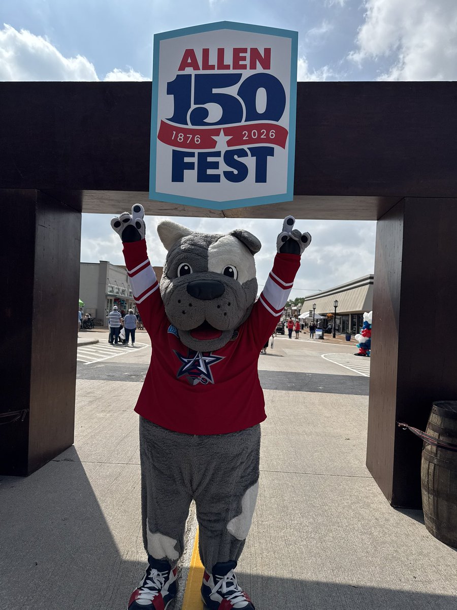 bestechlmascot's tweet image. Happy 150th Birthday, Allen! What a city. What a celebration. Y’all showed out!! #Allen150Fest #Celebrate #AllenTX #RinkOfRed