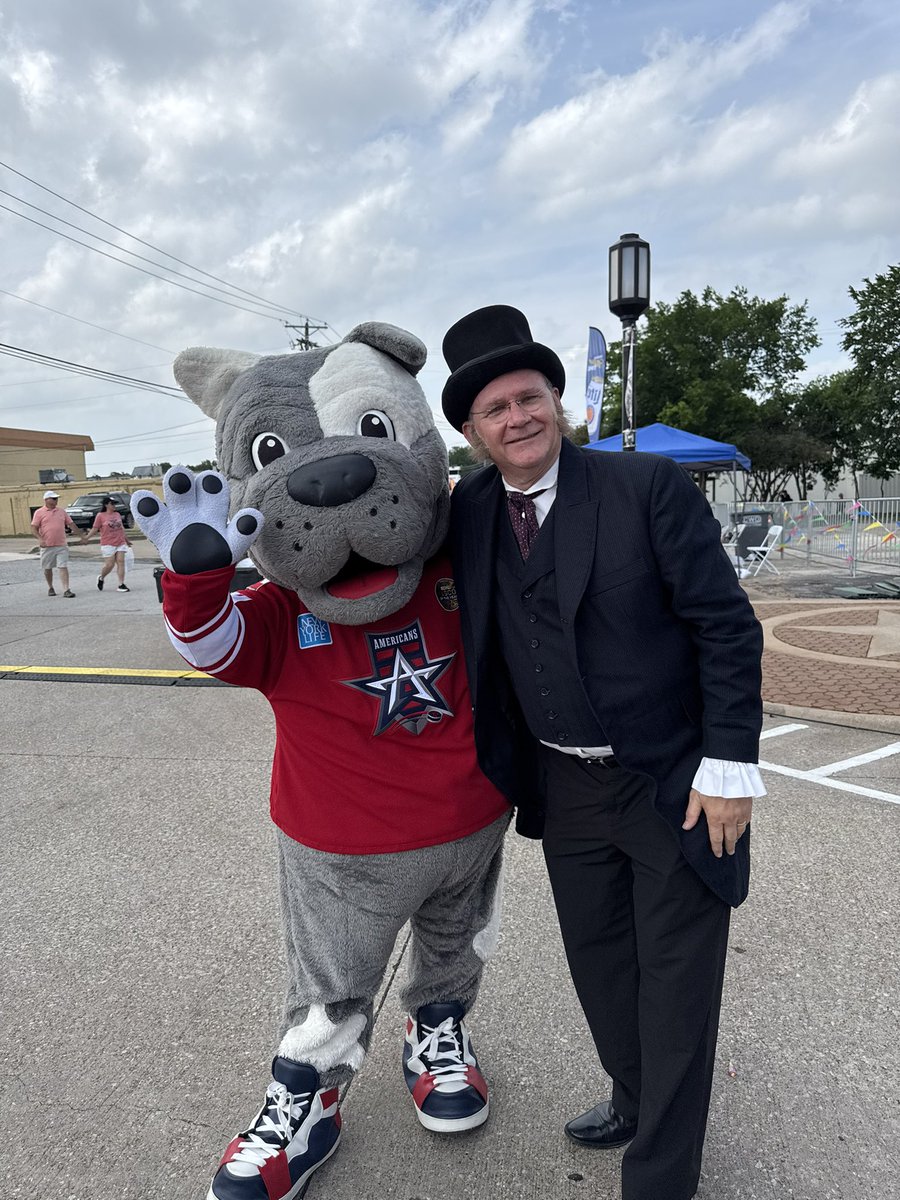 bestechlmascot's tweet image. Happy 150th Birthday, Allen! What a city. What a celebration. Y’all showed out!! #Allen150Fest #Celebrate #AllenTX #RinkOfRed