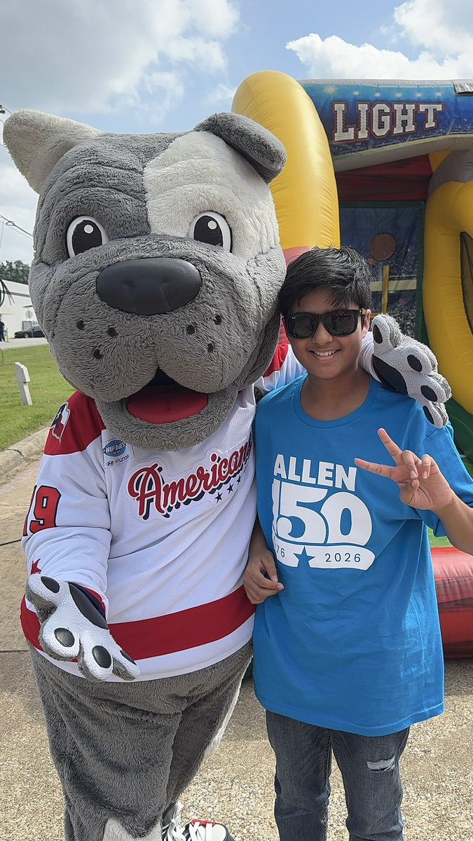 bestechlmascot's tweet image. Happy 150th Birthday, Allen! What a city. What a celebration. Y’all showed out!! #Allen150Fest #Celebrate #AllenTX #RinkOfRed