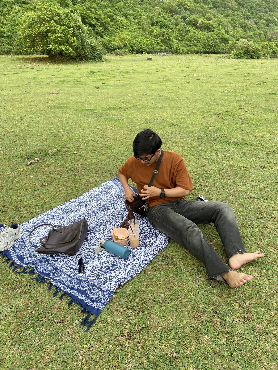 vn tweet media