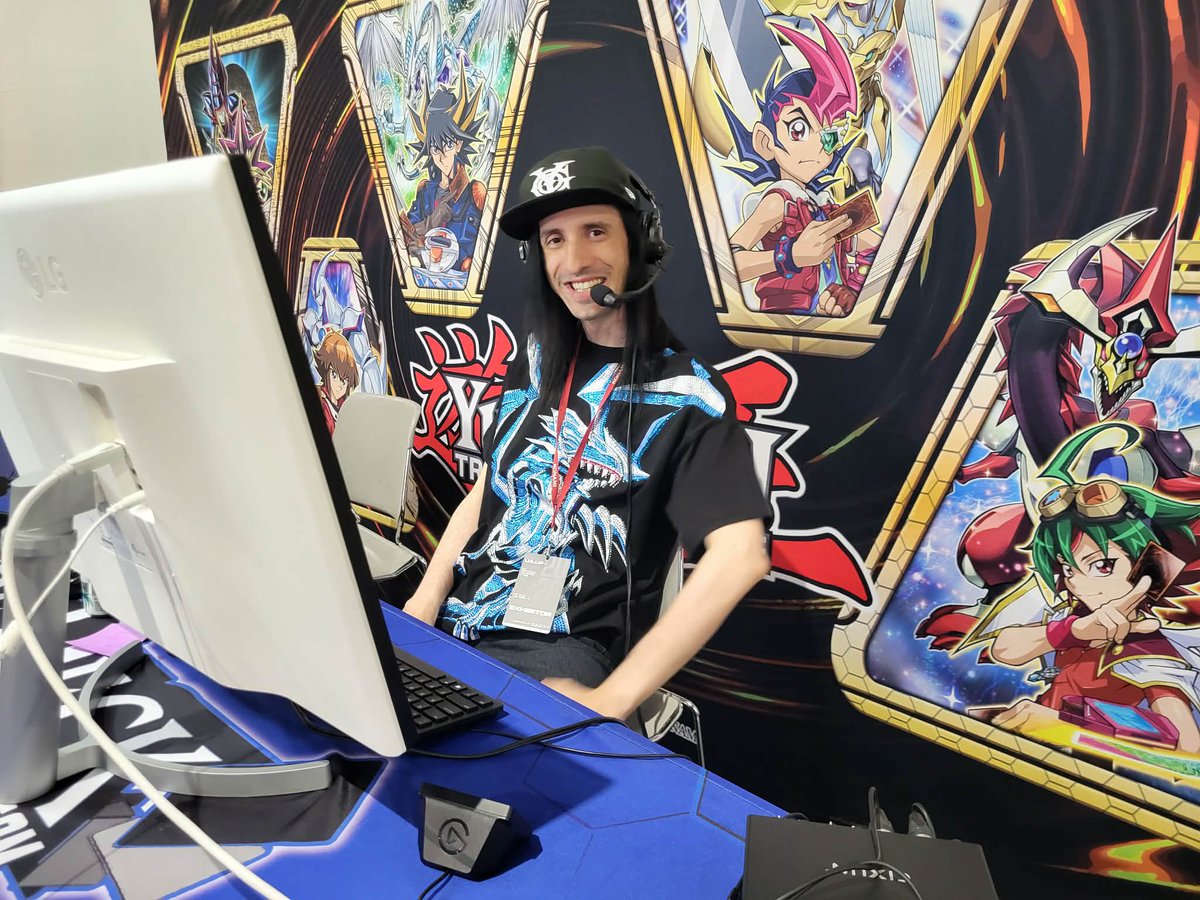 Pharaohmone's tweet photo. Casting Public Events is so wild because you literally never know what you’re going to see.  Back to back Giant Card tournaments won by the same Duelist?

The VOD is available on @The_Side_Deck ‘s channel in the link below, and we’ll be back tomorrow morning for more! https://t.co/Bo334HhFx3