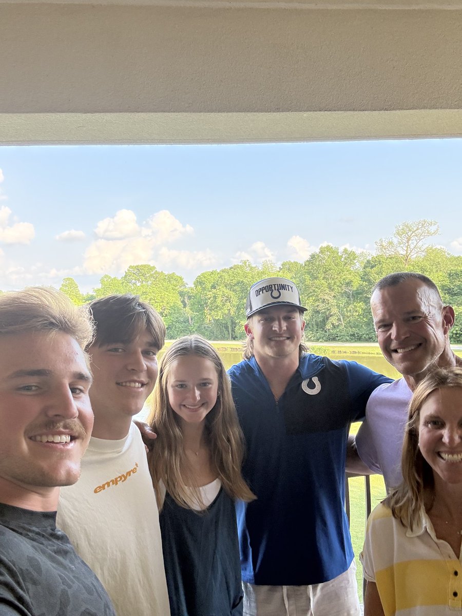 LonnPhillips's tweet image. Breaking from LSUOdyssey.com: former #LSU linebacker West Weeks signs with the Indianapolis Colts!!!! @weeks_west @NFL @On3 @nflnetwork @Colts @LSUfootball