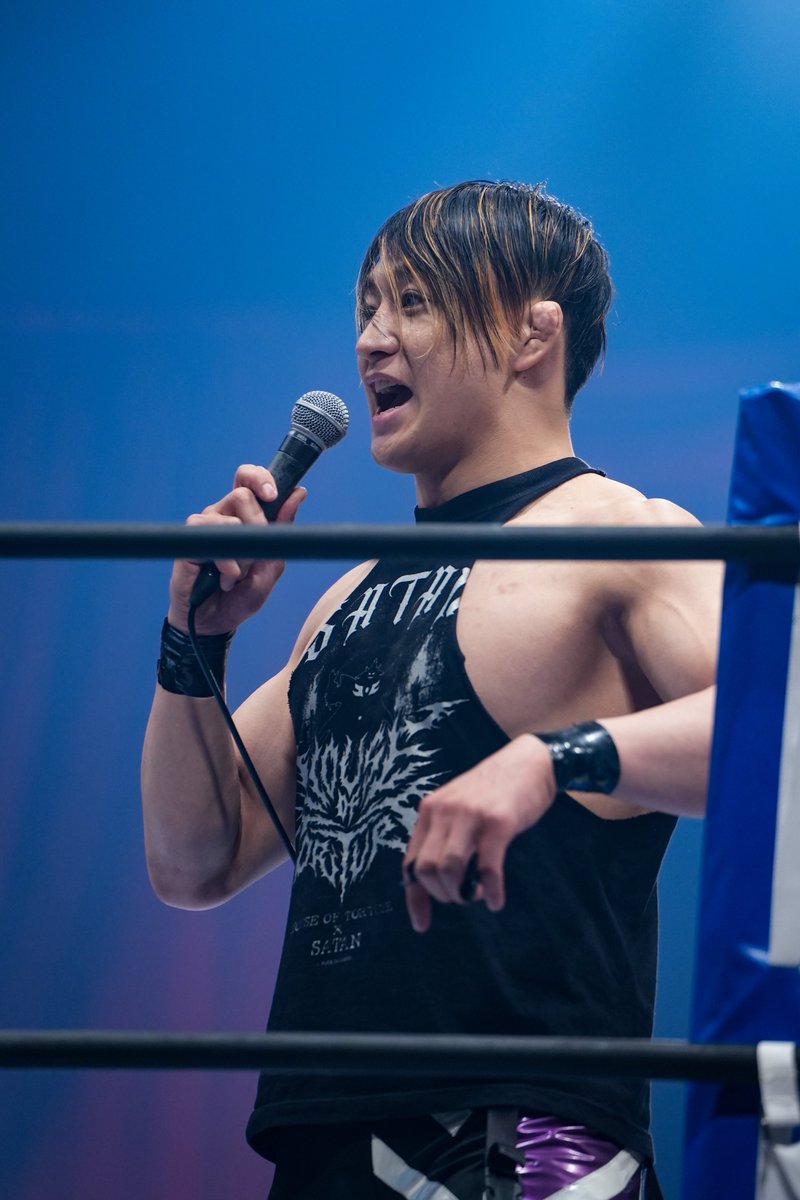 padme_____'s tweet image. SHOのディスりマイクをうっすら笑いながら聞いてるYOH😙

#njREDZONE
#SHO #YOH