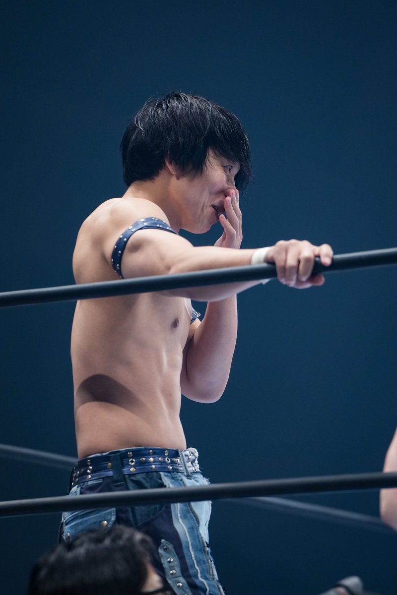 padme_____'s tweet image. SHOのディスりマイクをうっすら笑いながら聞いてるYOH😙

#njREDZONE
#SHO #YOH