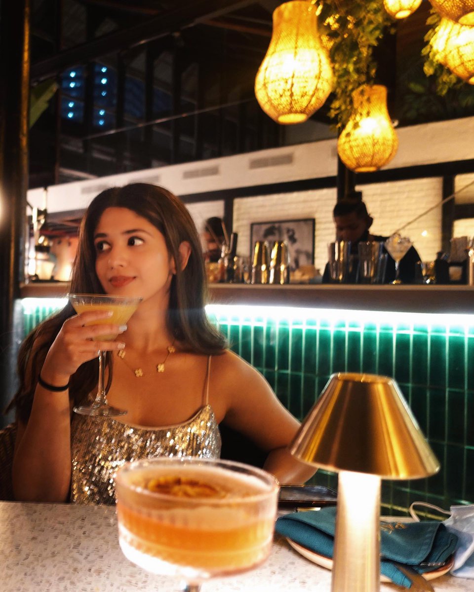 ritika902x's tweet image. #EveningVibes #NightOut Cheers to a beautiful evening🥰