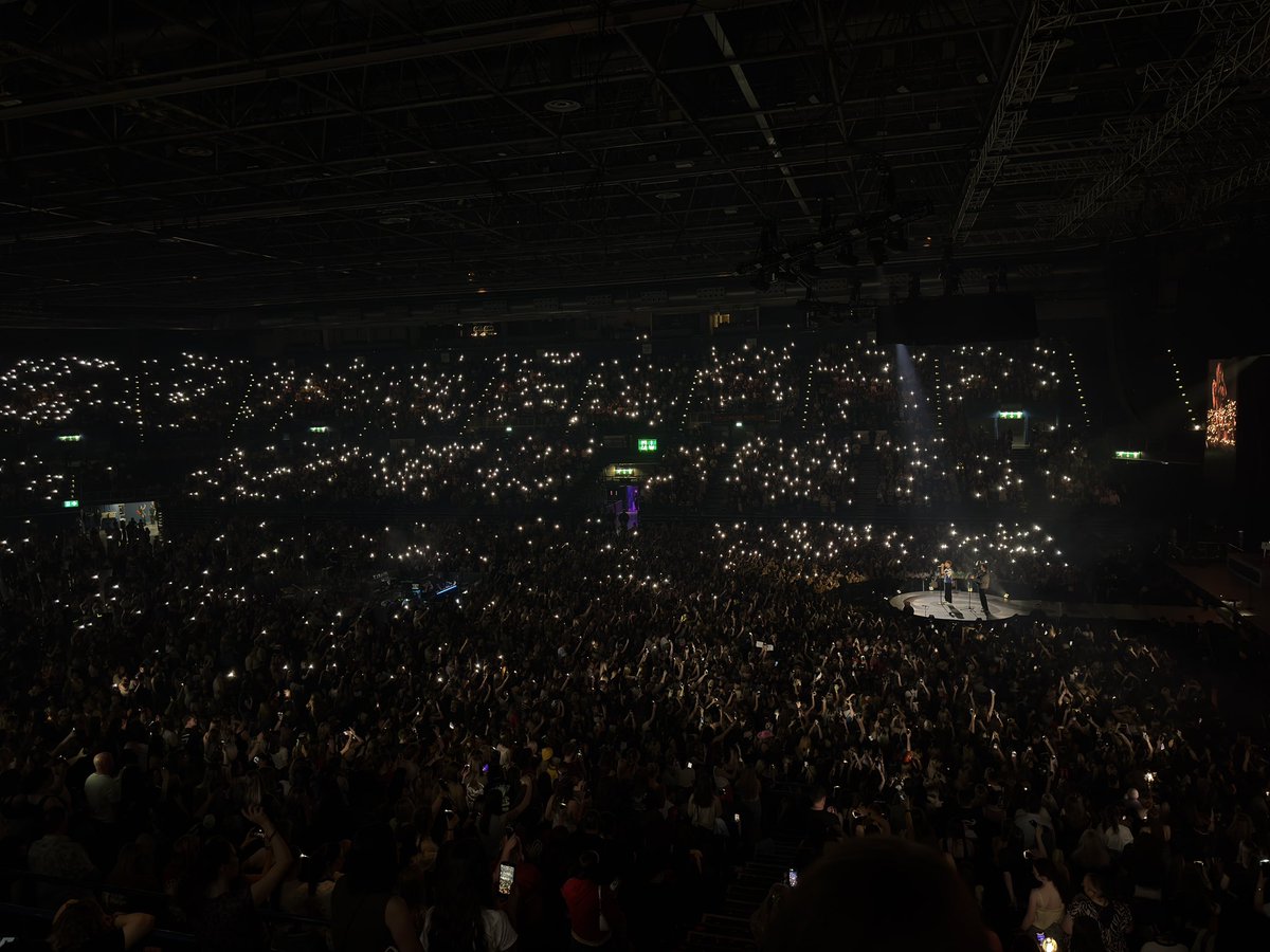Lou1s_T28's tweet photo. Insane show as always @Louis_Tomlinson I definitely didn’t sob at HOTH 👀 
Love you always! #HowDidWeGetHere #HowDidIGetHere #LouisTomlinson https://t.co/hwbcD6xiAK