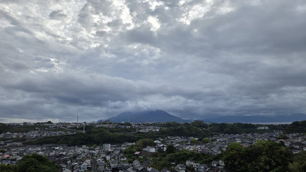 bkg20318's tweet image. おはです。4/26鹿児島市は今は曇り☁️。
男は黙って距離を伸ばして4kmラン🏃＋腕立て伏せ＋肩のダンベル運動🤸。良い汗かきました😁
朝飯は #タンザニア  🇹🇿☕、#さがほのか 🍓、谷山駅近く「#アプリュス」さんのカレーパン🍛、アップルパイ🍎等。カレーパン、コクあります😋
今日も1日坦々と🙏♪
#朝活