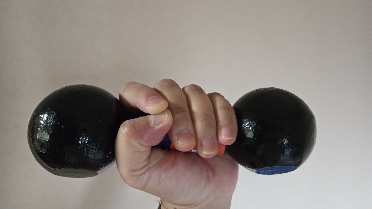 bkg20318's tweet image. おはです。4/26鹿児島市は今は曇り☁️。
男は黙って距離を伸ばして4kmラン🏃＋腕立て伏せ＋肩のダンベル運動🤸。良い汗かきました😁
朝飯は #タンザニア  🇹🇿☕、#さがほのか 🍓、谷山駅近く「#アプリュス」さんのカレーパン🍛、アップルパイ🍎等。カレーパン、コクあります😋
今日も1日坦々と🙏♪
#朝活