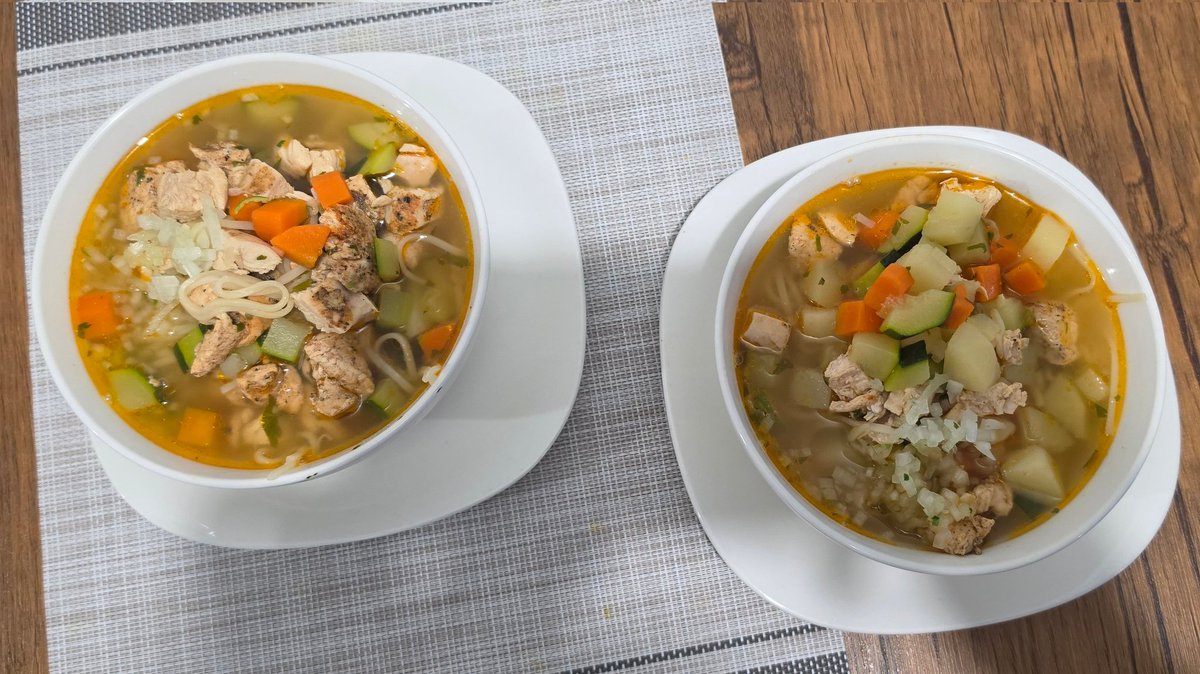_KarenMmo's tweet photo. Christian me dijo: "tengo ganas de una sopa de pollo"

Yo en corto: 😋
Descripción del sabor de la sopa: como un abrazo al alma 😁❤️‍🔥 https://t.co/khrFUNrmd9