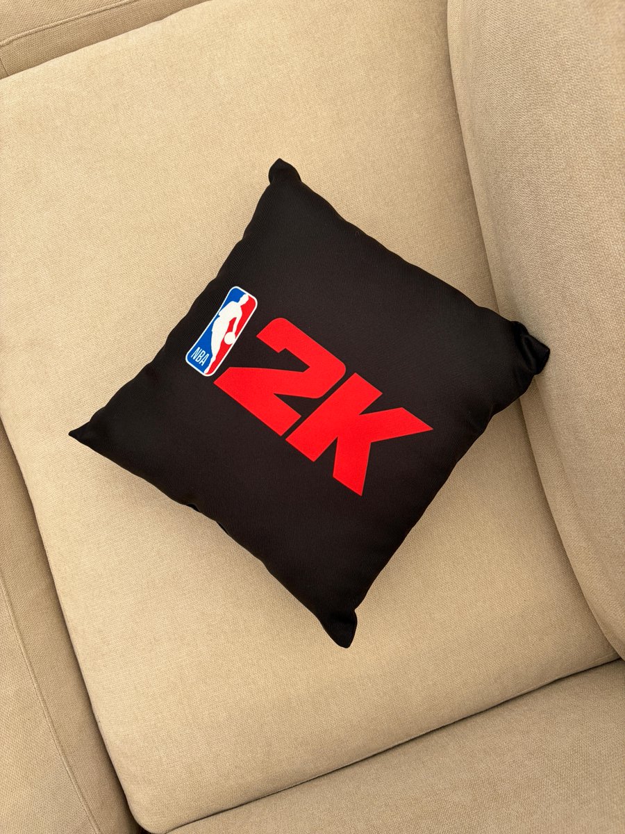 NBA2K_Japan's tweet image. ／
　#NBAHOUSEJAPAN
　DAY2️⃣ START⛹️‍♂️💨
＼

「House of 2K」ブースでは
限定ノベルティやJUNJUNとの直接対決など
今日までしか味わえない
豪華コンテンツが勢ぞろい🎮✨

熱い1日を一緒に楽しもう🫵

📍シティサーキット東京ベイ
⏱ ～21:00（最終受付は各内容で異なります）

#NBA2K
