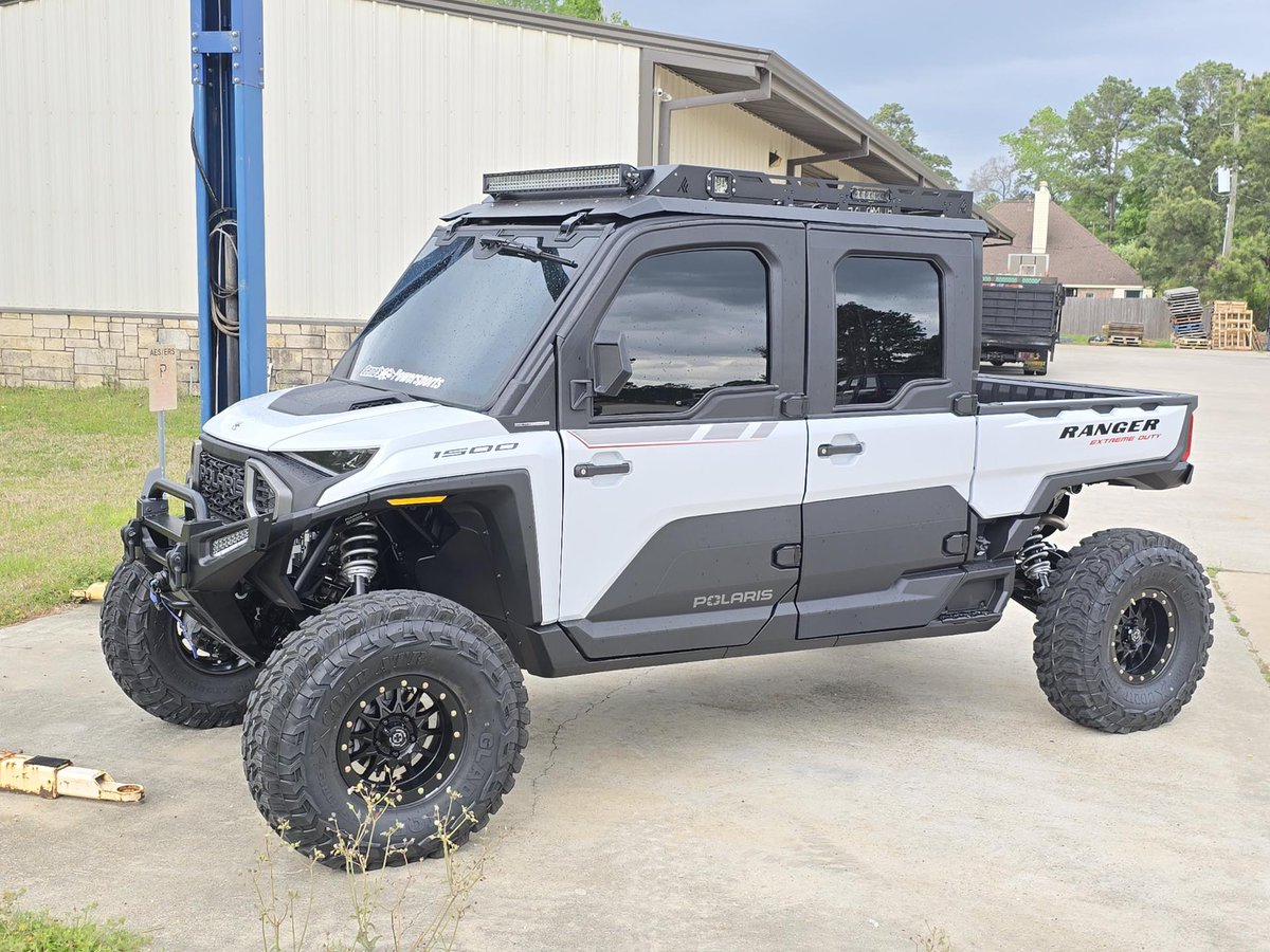ThumperFab's tweet image. 🔥 BIG SHOUT OUT to Jordan Cole Browning for showing off our Ranger 1500XD Roof Rack in style! 💪🔥
That setup is looking CLEAN, tough, and ready for anything the trail throws at it.Keep THUMPIN’!

#ThumperFab #Ranger1500XD #RoofRack #OffRoadLife