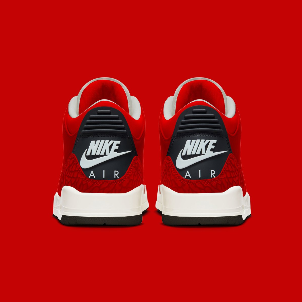 houseofheat's tweet image. Air Jordan 3 “Santa” Releases Nov. 21 🎅

Details: hoh.news/vrVp02oT