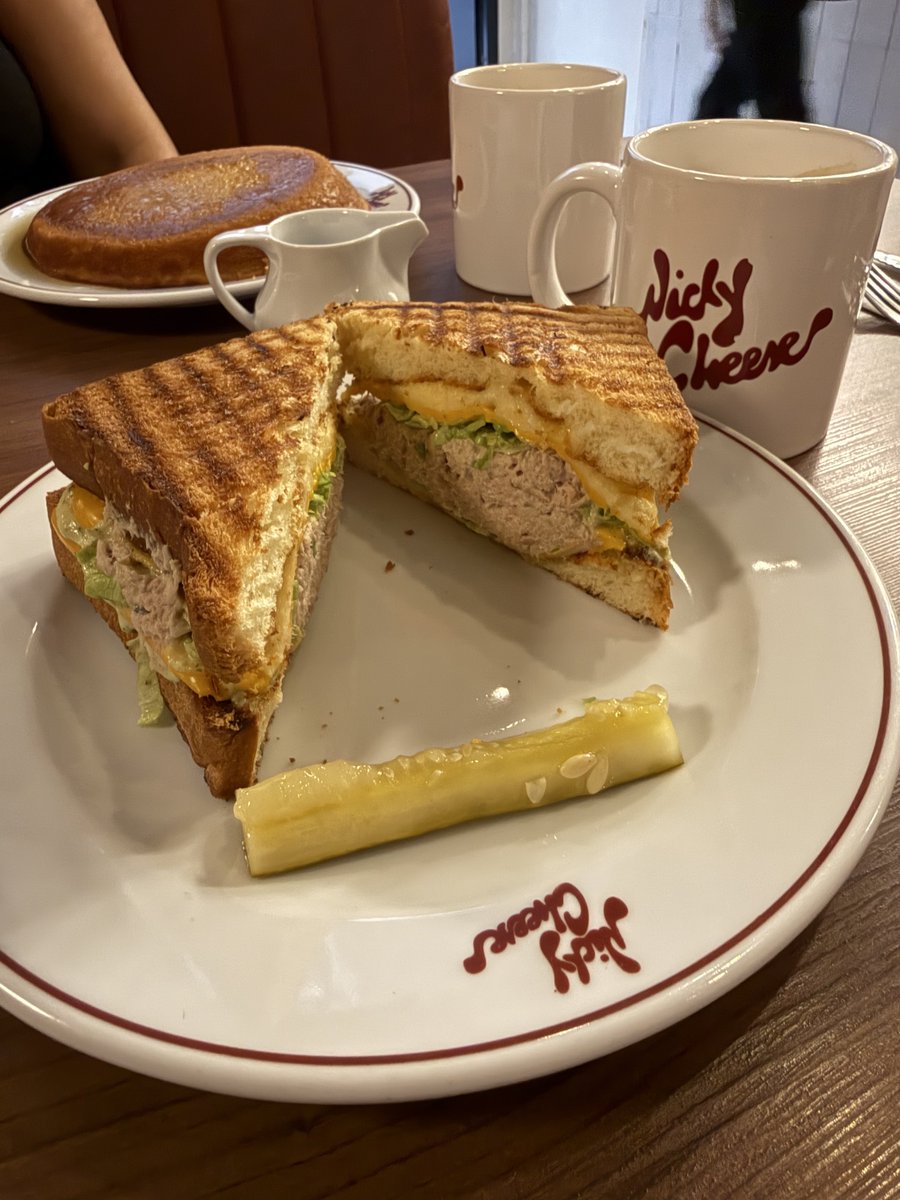 agustinno's tweet photo. Vamos a darle amor a esta comu antes que las mate Elon, muy lindo lo de Nicky Cheese y la verdad para el tamaño de las porciones muy buen precio (mira lo que es ese pancake gigante mega mantecoso) https://t.co/oGkx9fVvyq