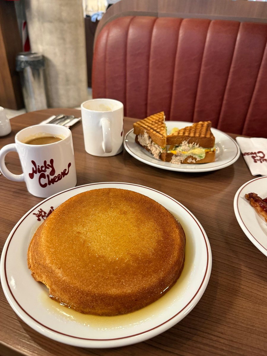 agustinno's tweet photo. Vamos a darle amor a esta comu antes que las mate Elon, muy lindo lo de Nicky Cheese y la verdad para el tamaño de las porciones muy buen precio (mira lo que es ese pancake gigante mega mantecoso) https://t.co/oGkx9fVvyq