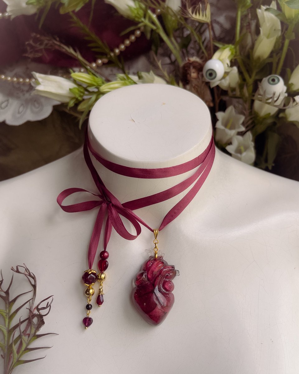 bug girl tweet media