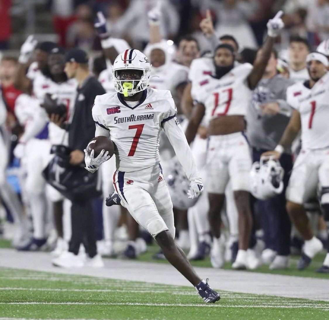 LiveRavenNation's tweet photo. The Ravens are signing Wake Forest CB Ladarius Webb Jr. as an UDFA. https://t.co/LrgtEbmA0N