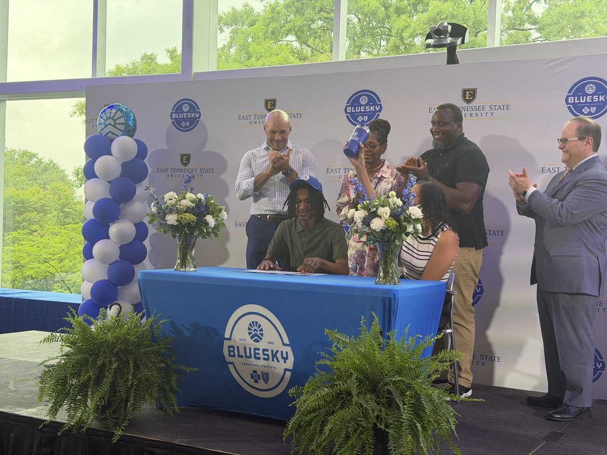 EtsuProvost's tweet photo. It was wonderful to attend the signing ceremony for the next cohort of the BlueSky TN Institute in Chattanooga this morning. Proud of these 27 new ETSU students and their faculty and staff who will support them along the way. We also toured the beautiful campus on our visit. https://t.co/UrZPPfsioo