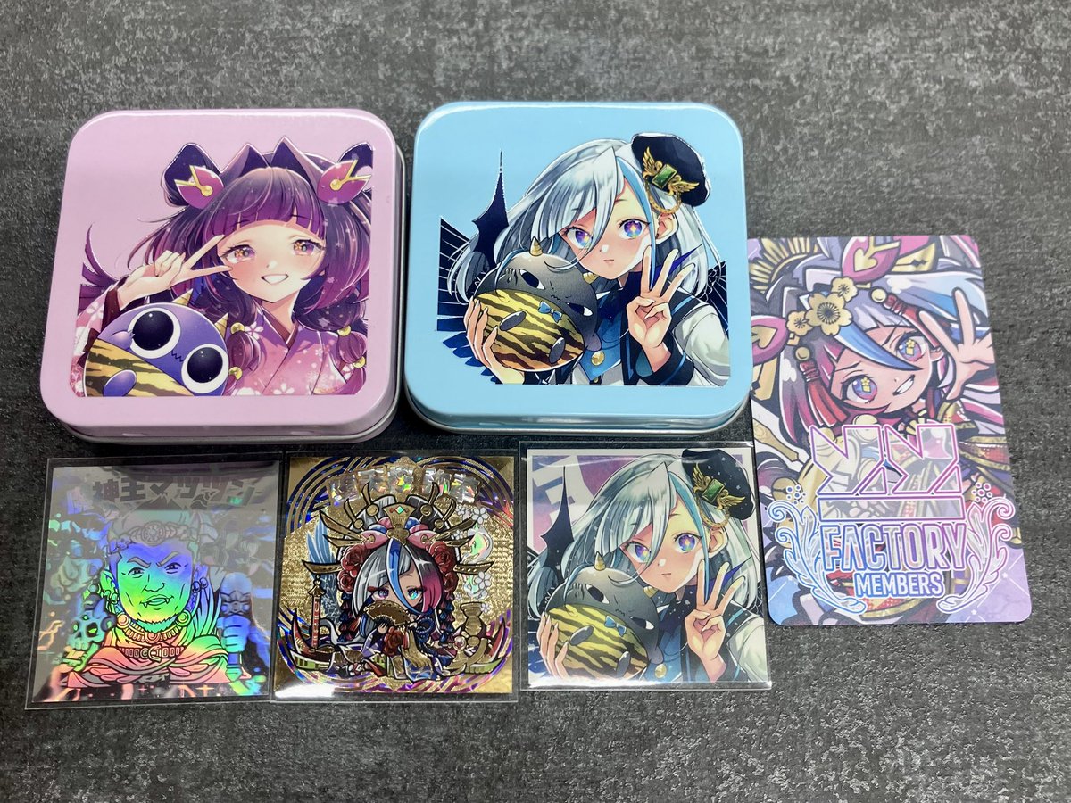 wagu_light's tweet photo. YY-FACTORY(@yy_katubou)にて

UTA VILLAGEさん作（@UTA_VILLAGE ）の魔神王マッツンを入手
絵の変化するホロシールは自作ホロシールの祖と呼ばれる存在✨素晴らしい

ポイント交換のみなもと先生（@minamotoyou ）の堕天桜 弥華
キラキラの箔とプリズムが美しい🤩

３周年シール缶まだ入手出来ますよ https://t.co/UcdKCan4lv