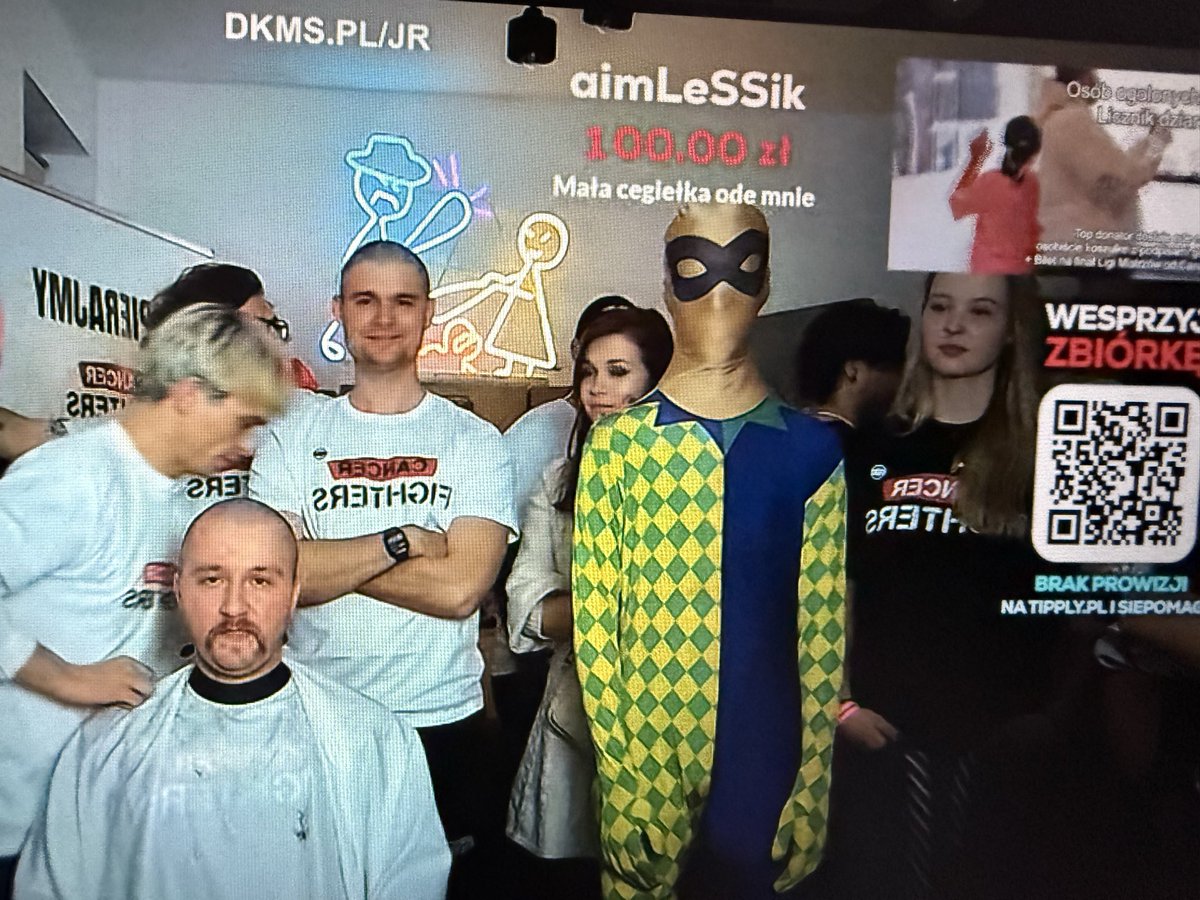 Irrilevanteee's tweet photo. Te osoby tutaj teraz w tle to przepraszam bardzo co robią? ( oprócz Vito) Dosłownie stoją bez niczego  #cancerfighters #łatwogang https://t.co/Cz3i10a6Ys