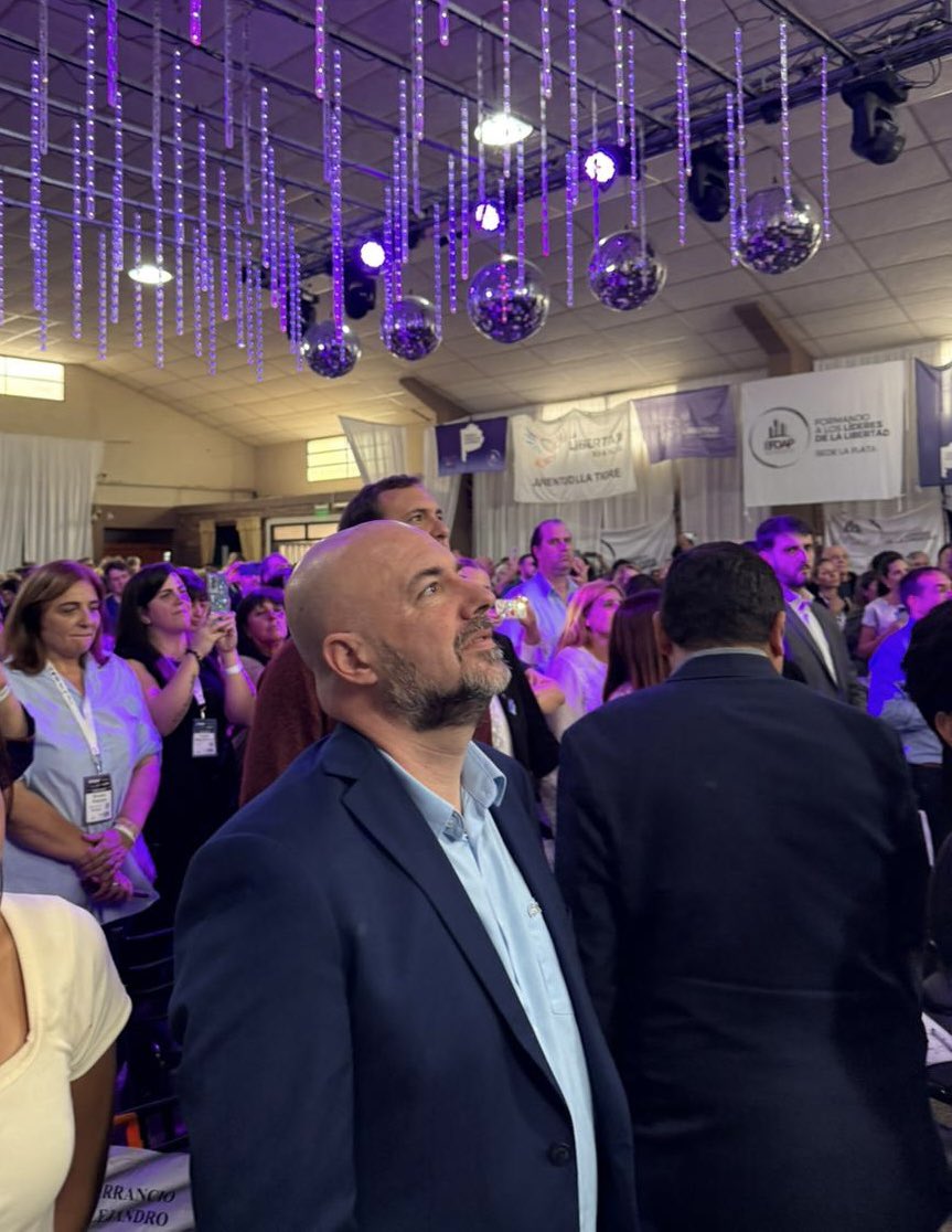 La reelección de <a href="/JMilei/">Javier Milei</a> empieza por ganar la Provincia de Buenos Aires.

La vamos a pintar de violeta.
Contra los de siempre, sin miedo.