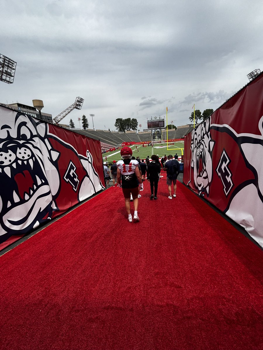 Blayne_Lowry5's tweet photo. Had a great time at the Fresno State spring game! Thank you @Coach_JDavis  @CoachKHensley @FBEli_  and @FresnoStateFB for the invite really enjoyed the energy and atmosphere https://t.co/i5mYDOlOlJ