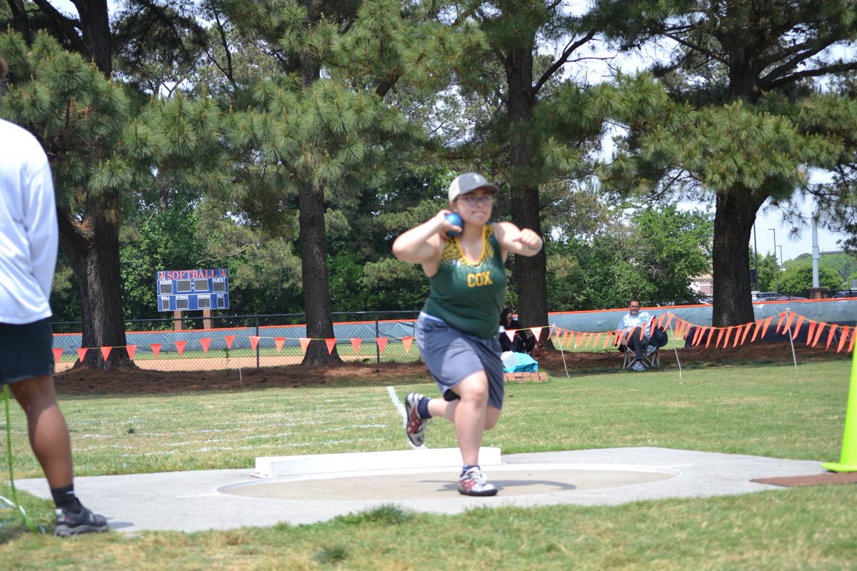 RennSoftball's tweet photo. First invitational done.  New PR of 32.5 🔥🎱🏋️‍♀️ finished 2nd in shot put and 6th in discus. https://t.co/JyUCQn4xzX