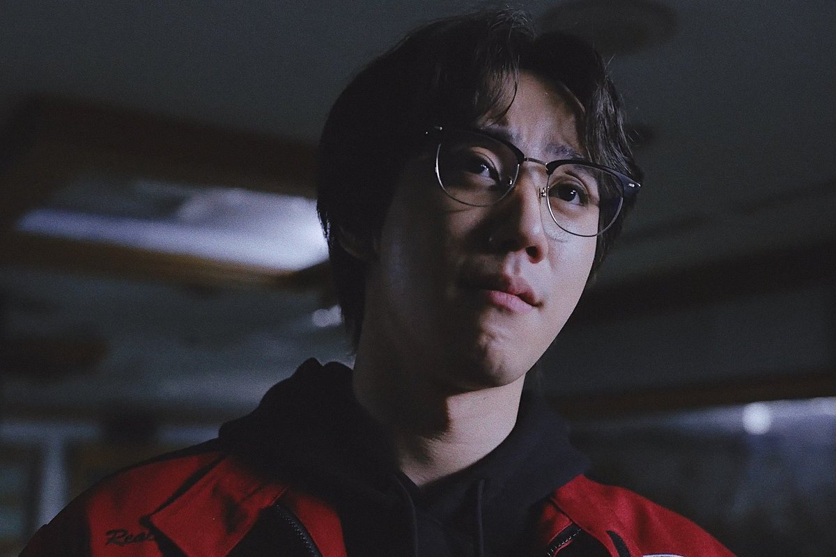 #seongtak cliche au with nerd!seongje and popular athlete!hyuntak except seongje isn’t a nerd, just a very weird and lonely guy — which makes him the perfect victim to the frat members mess with. obviously he isn’t the type of guy who bow his head down to these type of stuff [🪡]