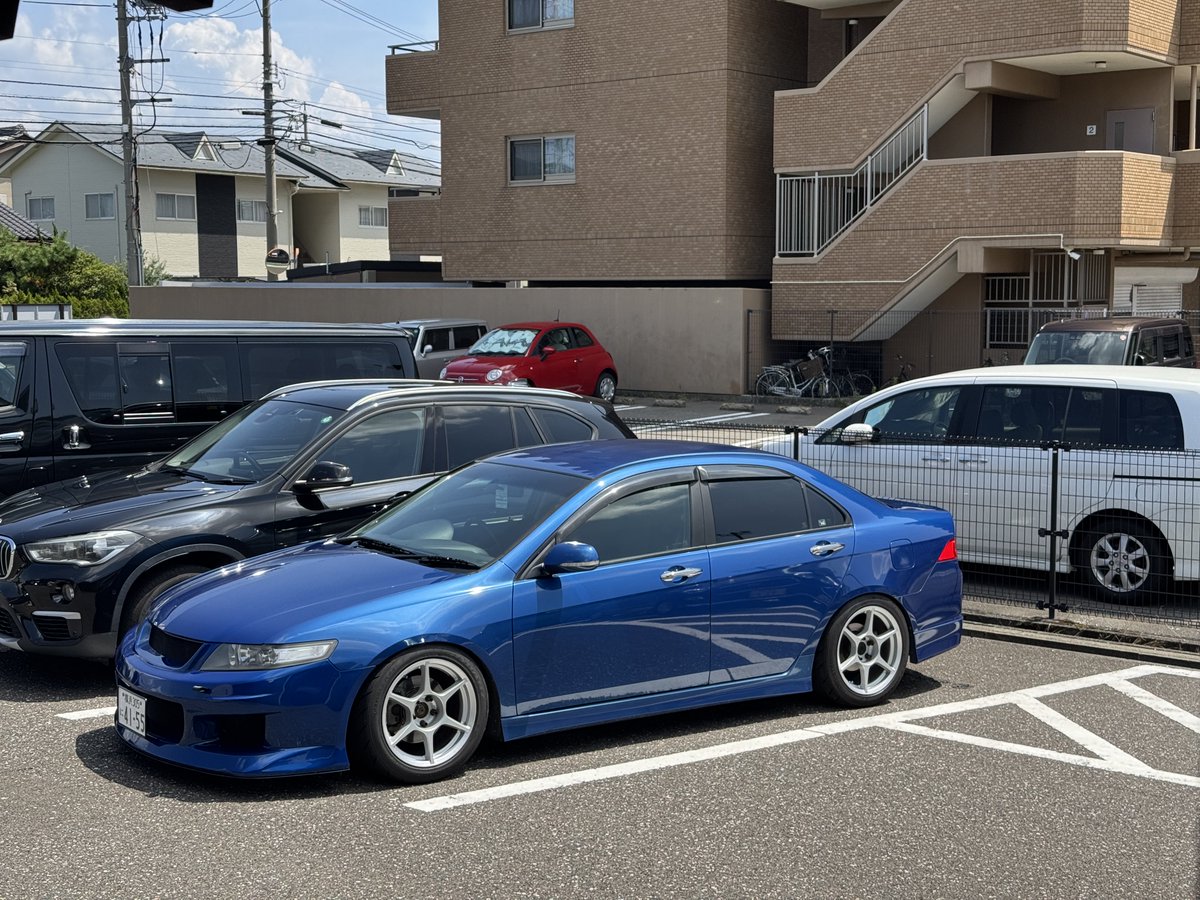 すな tweet media