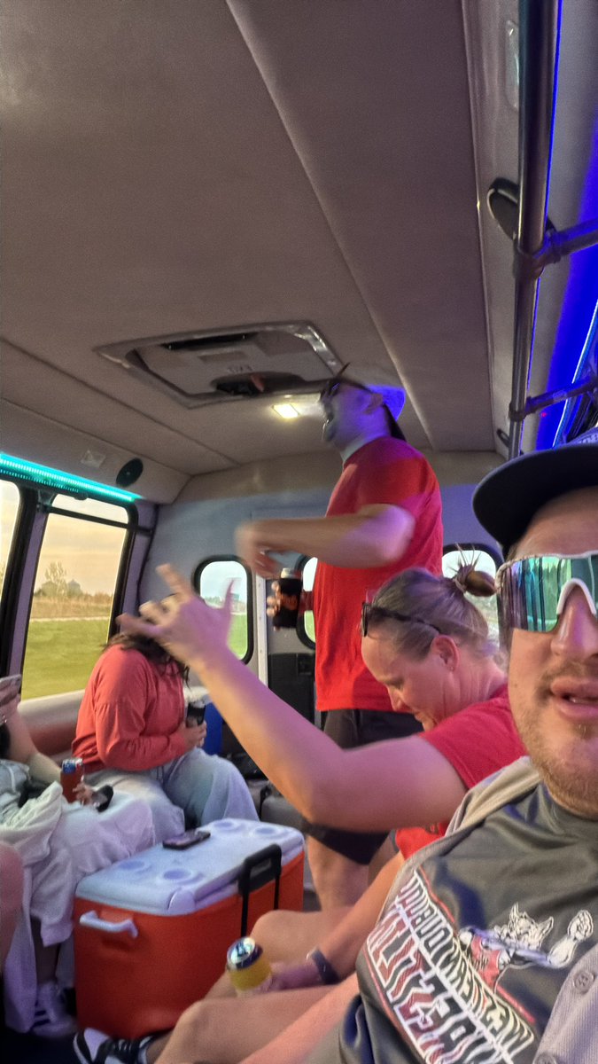 HoernerTyler's tweet photo. @kellyclarkson we are on an all Kelly Clarkson bus. Love you and let’s get the beers tonight https://t.co/pyWEmLhtjh