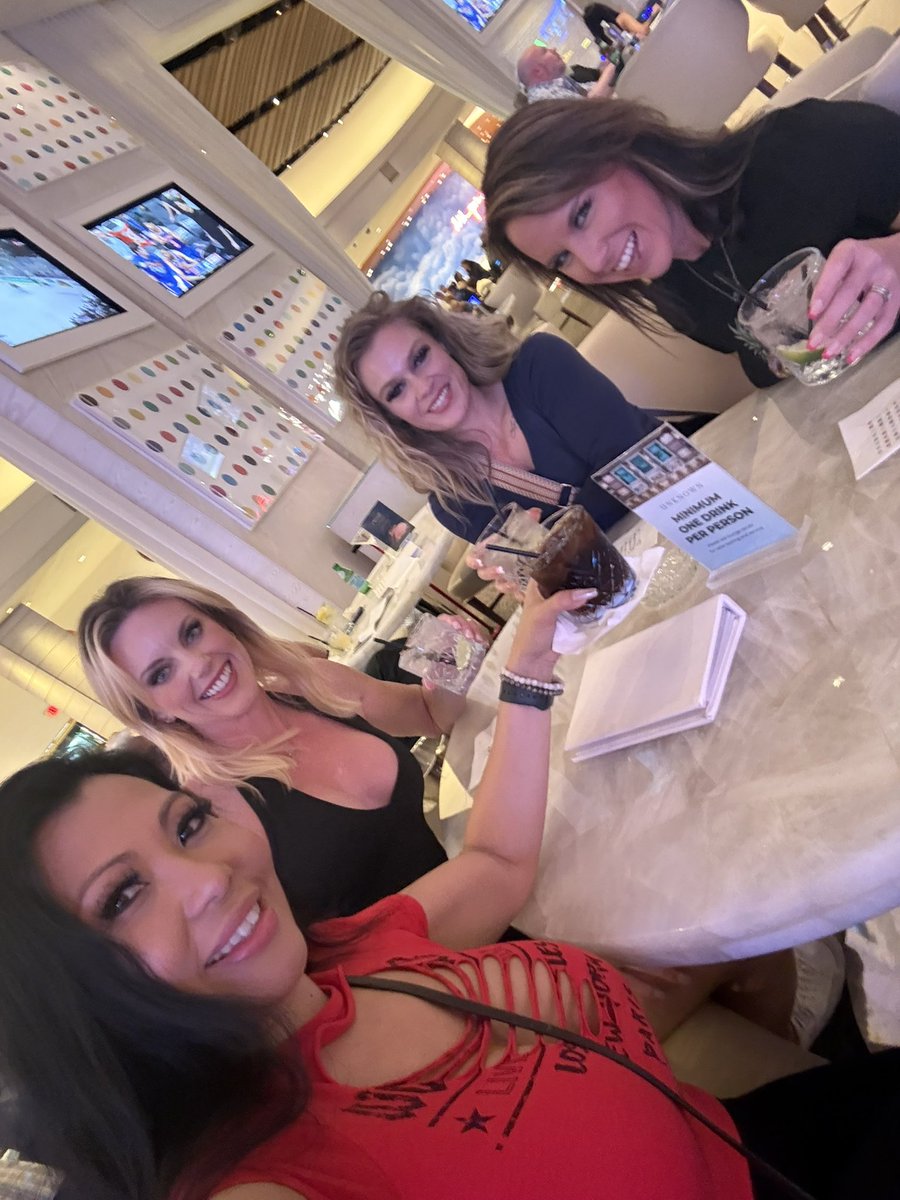 Having drinks with the ladies! <a href="/sadieandrews69/">Sadie Andrews</a> <a href="/RileyAnn120/">Riley Jacobs✨</a> <a href="/tallgirlalli/">TallGirlAlli - Alli Skye ✈️Las Vegas 4/22-4/28</a>