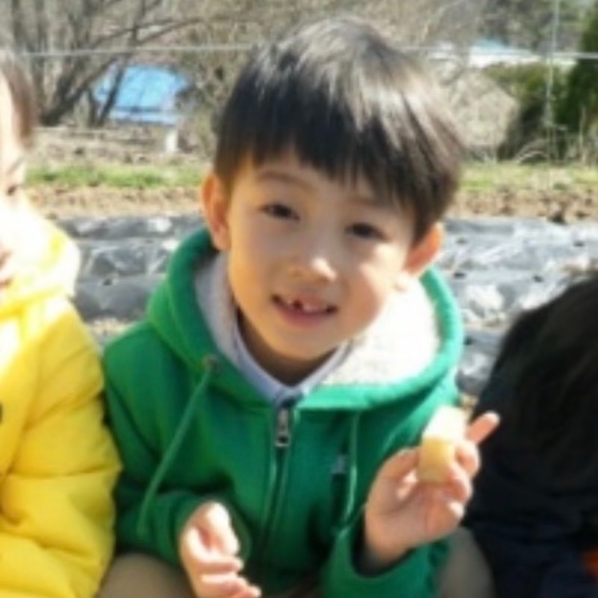 💪🏻 เห็นรูปที่ฟันร่วงตอนกินมันหวานด้วยล่ะ
ㄴ 🦊 5555555555
ㄴ 🦊 โดนจับได้ละ

/ น่าโดนล้อมาก อ้วมเอ๋ย วิธีถอนฟันโยก5555555555555555