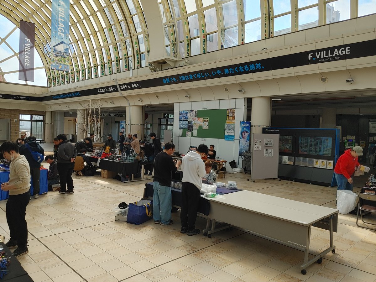 Snk22V007's tweet photo. 北広島駅にて本��模型展示会設営中!#宇宙戦艦ヤマト #yamato2199 #yamato2202 #yamato2205 #yamato3199 #HOBAS https://t.co/qq750lLnWt