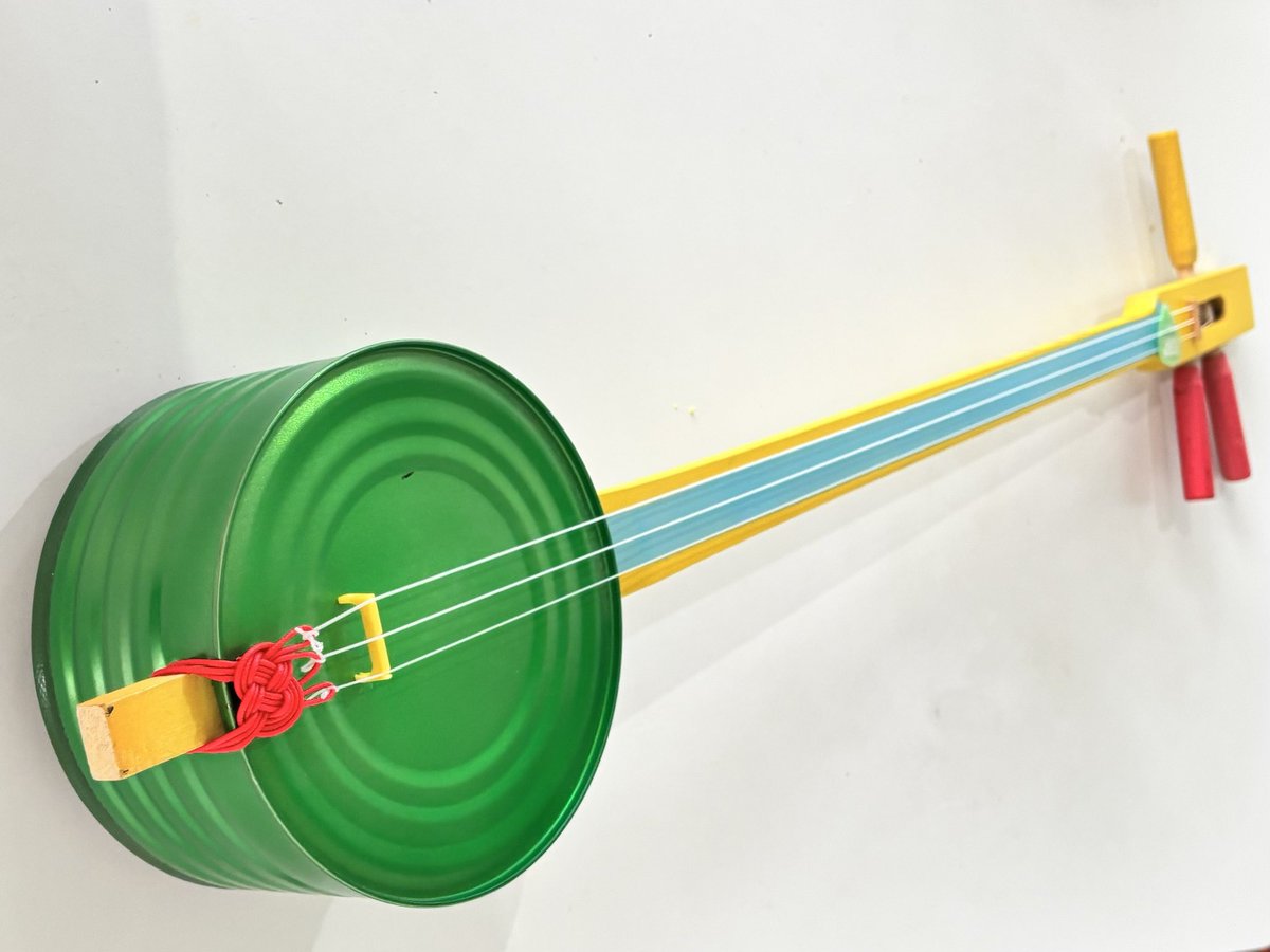 【稀少】カンカラ三線　三線　エアーブラシアート　パイナップル 沖縄で買ってきたカンカラ三線、パイナップル缶に響く音が可愛い