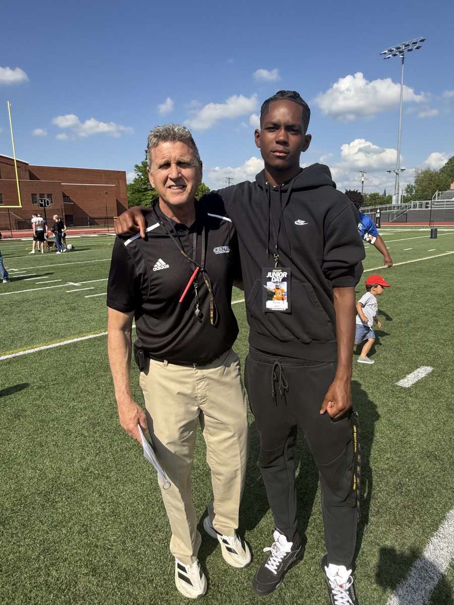 RobinIsbell03's tweet photo. Had a great day at Centre!!! ⁦⁦@MitchMmcdaniel⁩  ⁦@CoachCCopeland⁩ ⁦@SBAEaglesFB⁩ ⁦@KevinCobbs⁩ https://t.co/mNu3se6Bpk