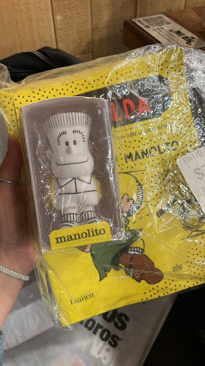 yo trabajo para comprarle a mi mamá juguetes de manolito