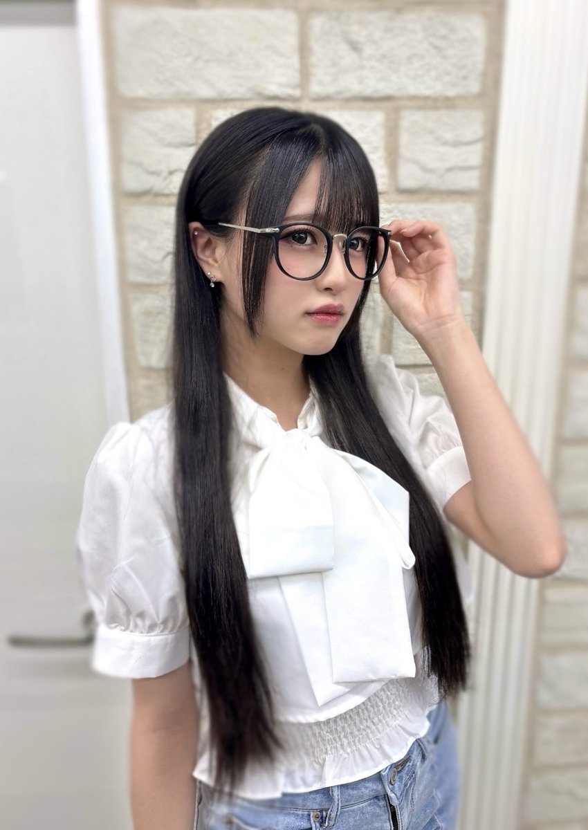 appare_amu's tweet photo. 普段 掛けない子がする眼鏡って、キュンと来る。 https://t.co/Ejmdo4vgXD