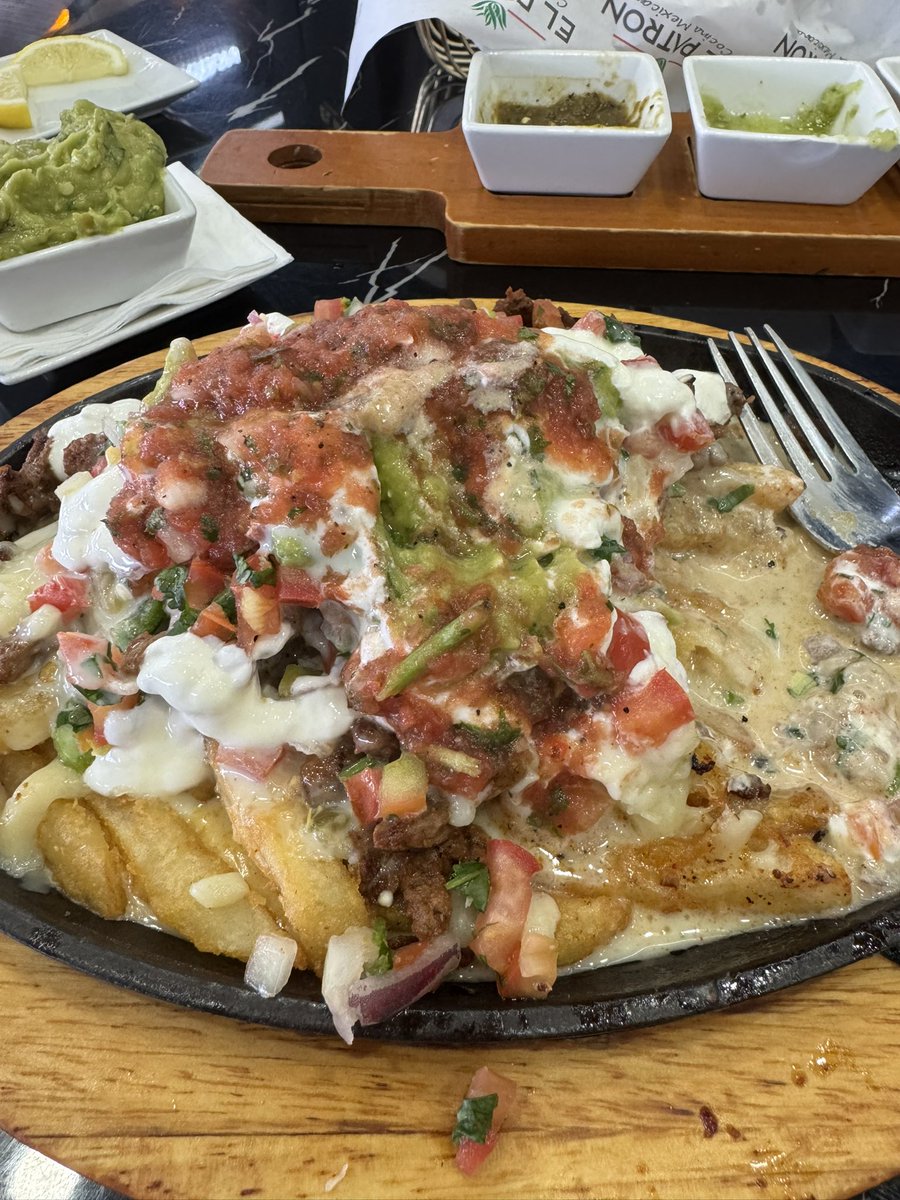 pattiella58's tweet image. Well, I did t get to my pizza crust today. But, I still got things accomplished. Grabbed a late shower and ran some errands. Hubs took me to our favorite Mexican restaurant, El Patron.  Great food, better company. #DateNight