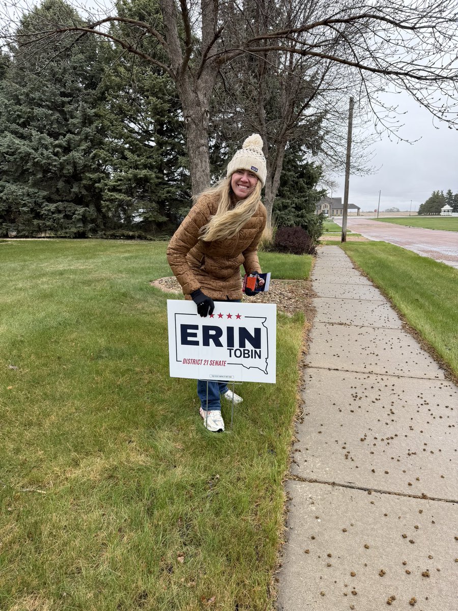 Erin Tobin tweet media